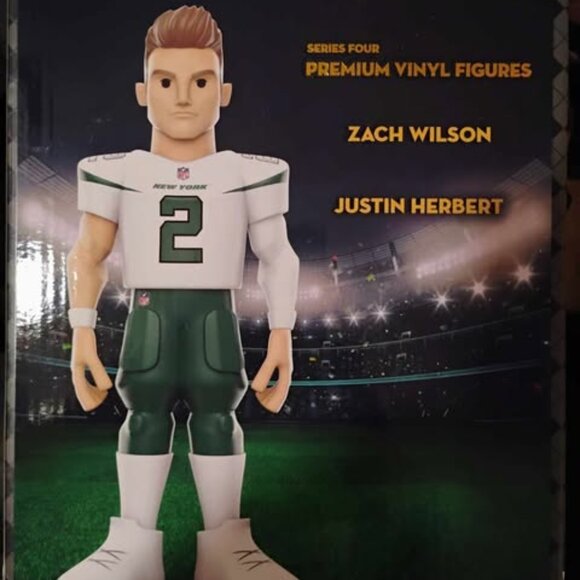 Funko Gold 12 NFL: NY Jets- Zach Wilson (Dolphins QB) - Picture 1 of 3